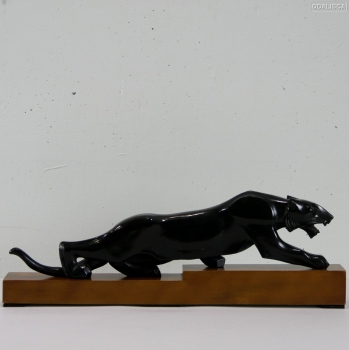 ESCULTURA DE TIGRE ART DÉCO. - Realizada en madera tallada y lacada en negro y base en madera de frutal.